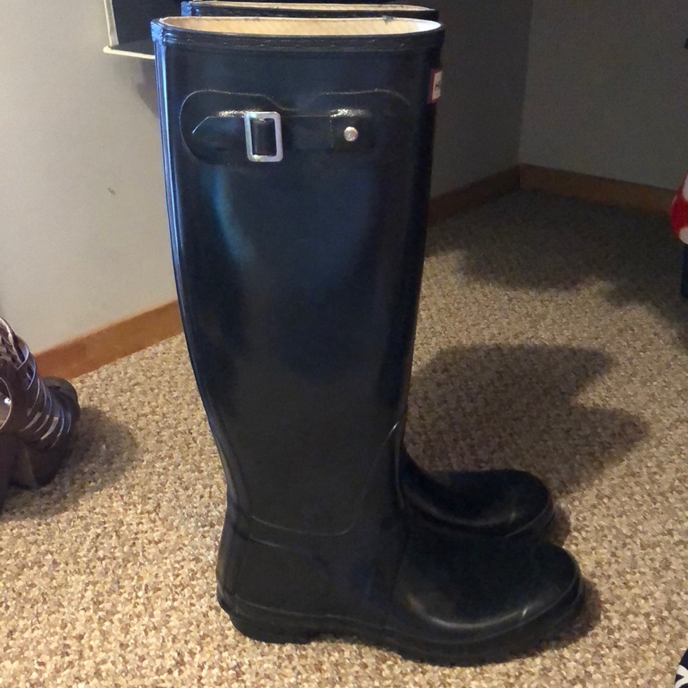 Hunter rain boots, shiny black.